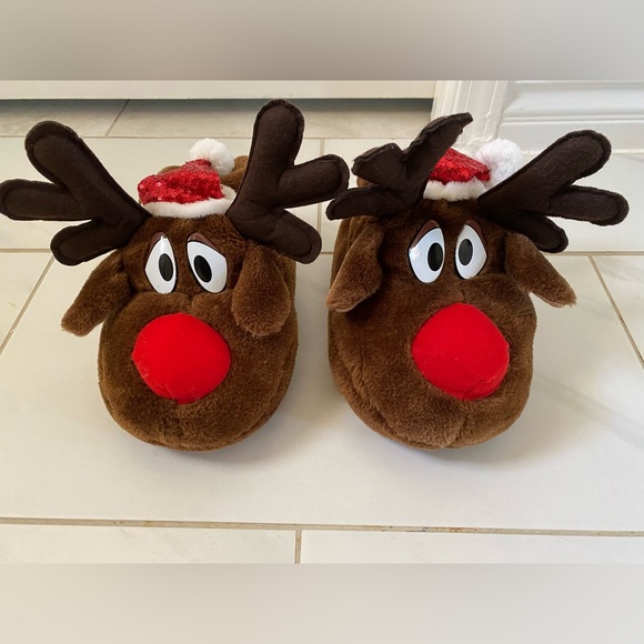 NWOT : Reindeer Plush Slippers with Red Nose, Size 5/6 - Picture 1 of 7